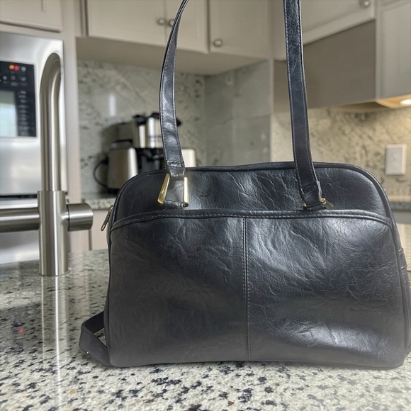 The Unbranded Brand Handbags - Sophisticated Black Leather Shoulder Bag